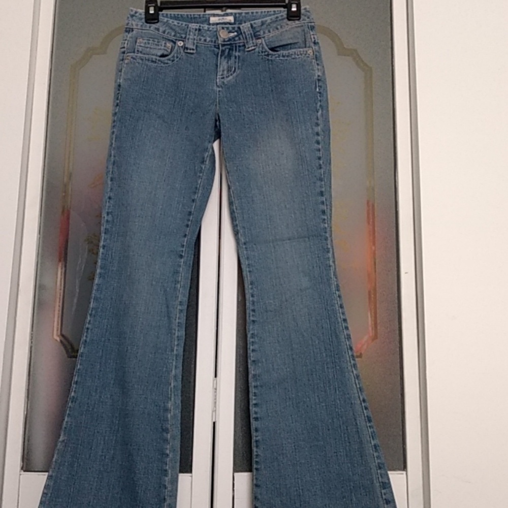 ⭐SALE 3/$13⭐NWOT vintage look SO Jeans